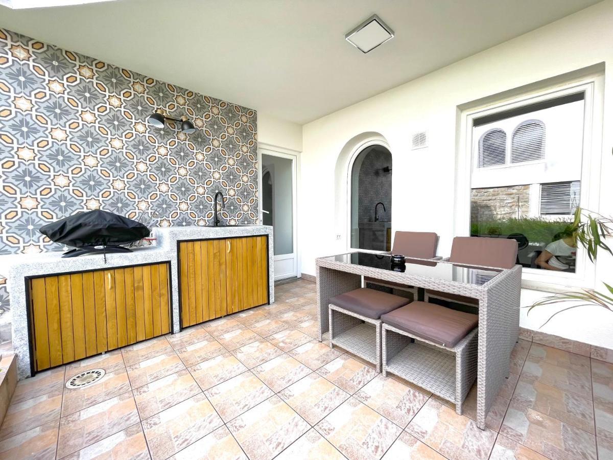 Happy Casa Oldtown Boutique Apartment Koper Exterior photo